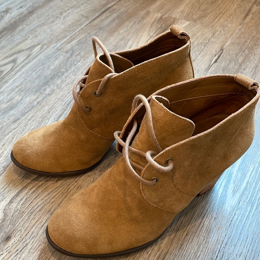 Lucky suede leather booties